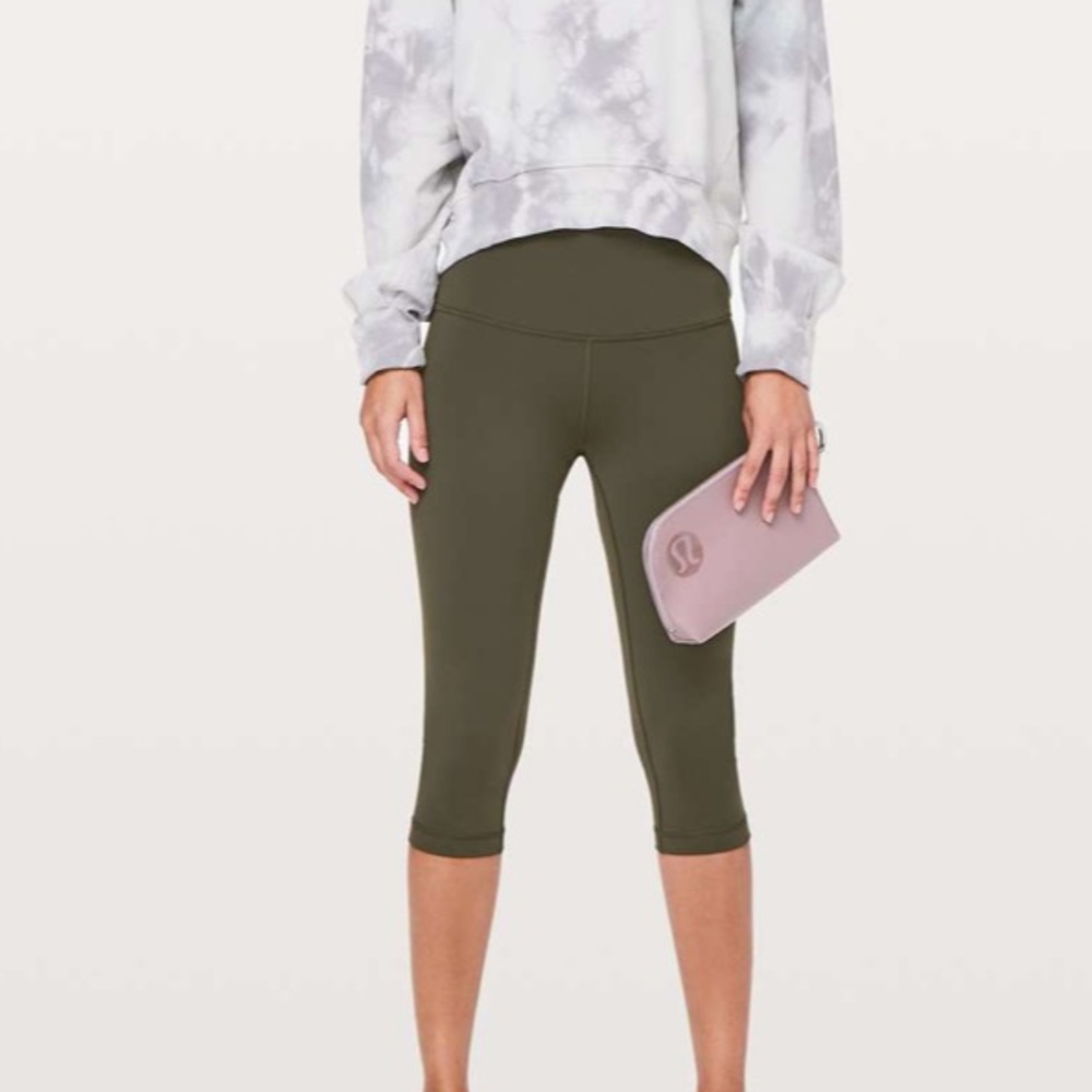 Lululemon Wunder Under Hi-Rise 1/2 Tight Full-On Luxtreme 17"‎ in Dark Olive